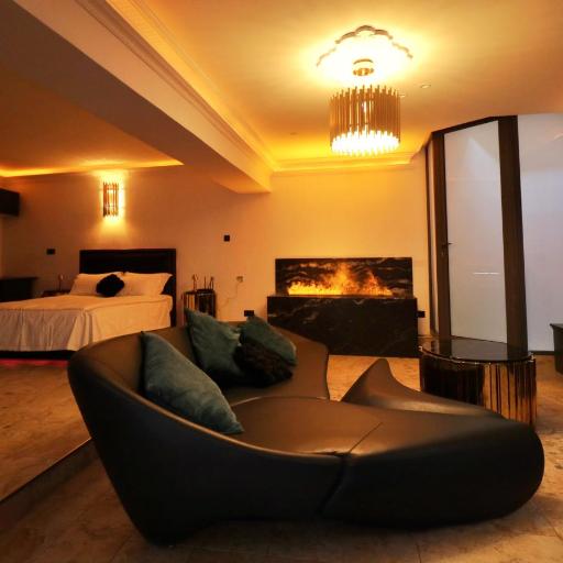 OLGA Luxury Suite I 5 min from airport I central location I traditional village, undefined