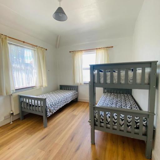 Lovely bed close to city center, undefined