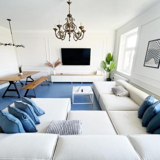 Luxurious 3 bedroom center flat with AC!, undefined