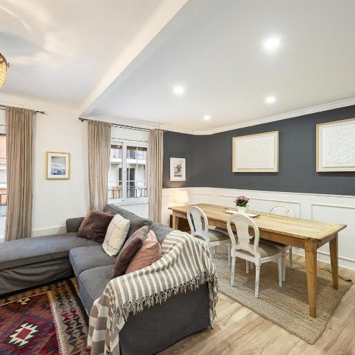 Vintage 3 Bdr Apartment, undefined