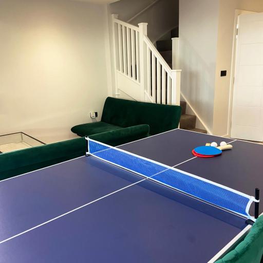 Stylish Two Floor Duplex Apartment in Birmingham with Pool Table Tennis and Fast WiFi, undefined