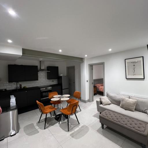Charming 1 Bedroom Apartment with Garden, undefined