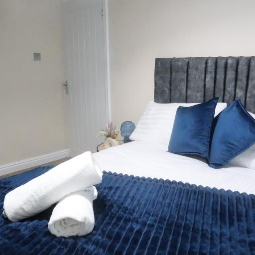 Central City Home-3 Bed Rooms- Parking-Netflix, undefined