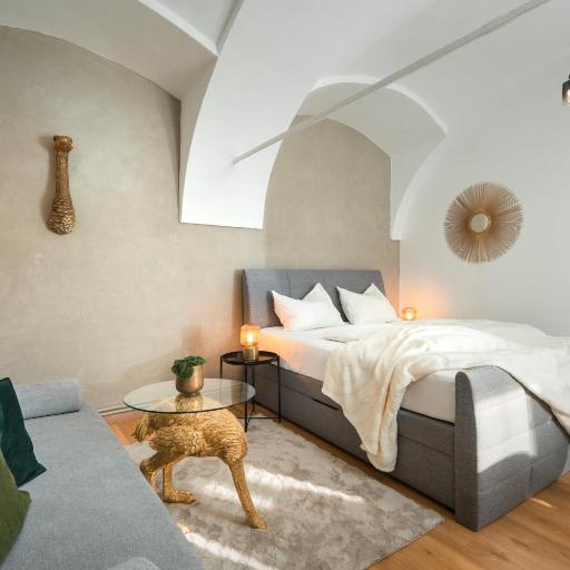 NOOR - Golden Mood or Cinema Luxe, undefined