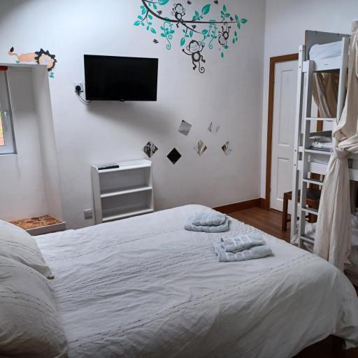 Voyage Hostel - Ensuite Family Rooms with shared kitchen, undefined