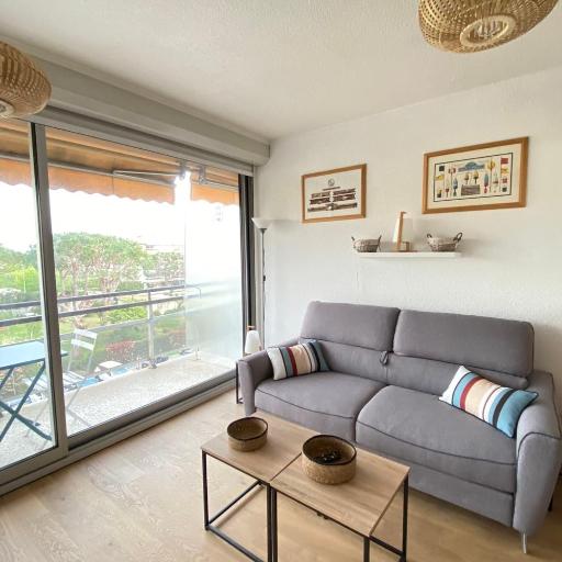 Lovely 4-person studio - pool and sea, undefined