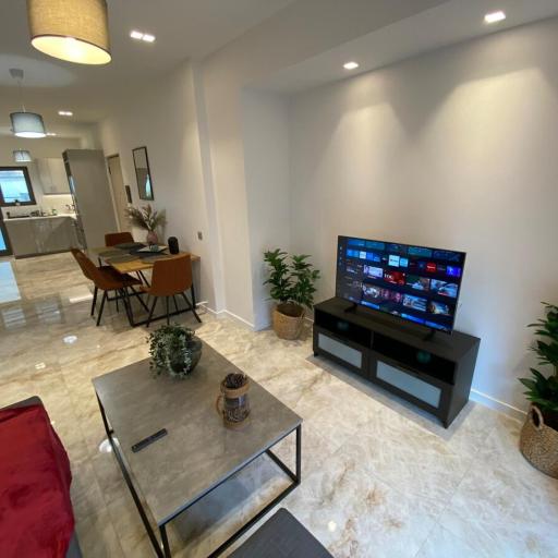 Holy 2 Bedrooms Apartment in Marousi, undefined