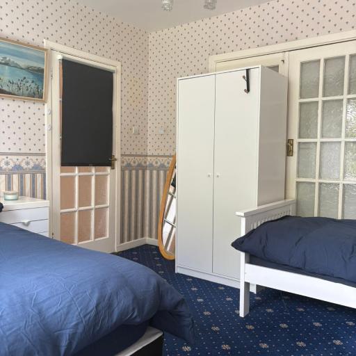 Superb Triple Room near Airport - 1, undefined