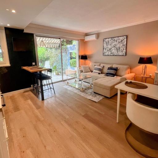"Saint-Tropez" Superbe appartement avec Terrasse Jardin et Parking privé, undefined