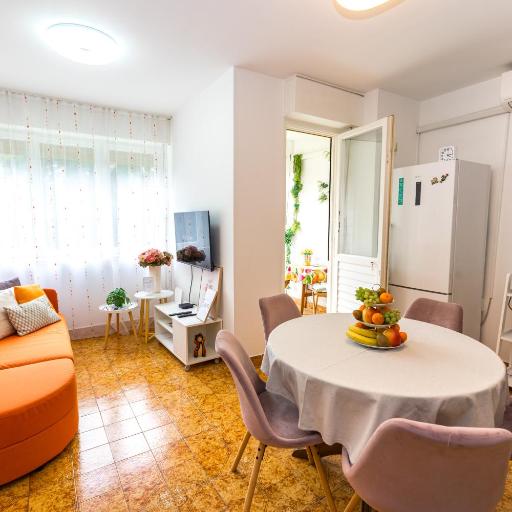 Cozy 2 Bedroom APT 15 Min Walk From Split Center and Beach, undefined