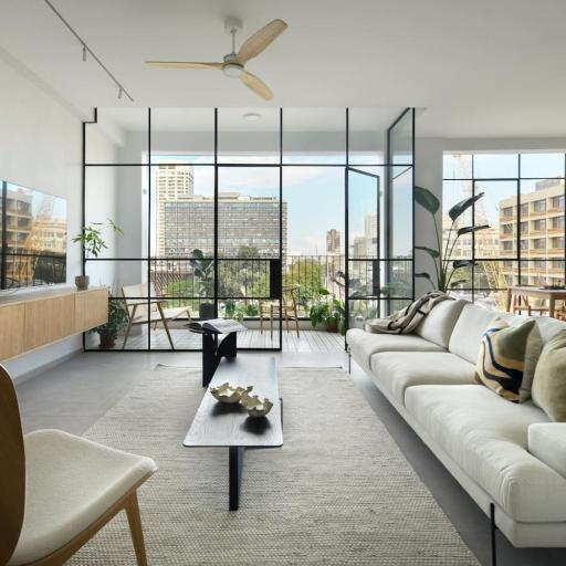 Picturesque 3BR Apt Panoramic Views, undefined