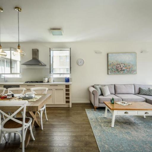 Chic 2BR Apt w Large Windows in Tel Aviv Old North, undefined