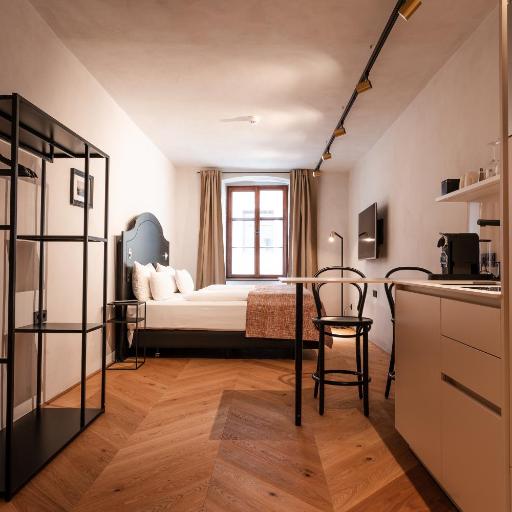 H5 Grauer Bär Studios & More, undefined