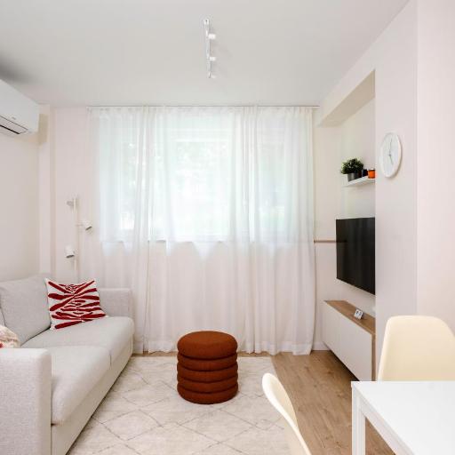 Cozy 1BD Apartment next to NDK by Flat Mаnager, undefined