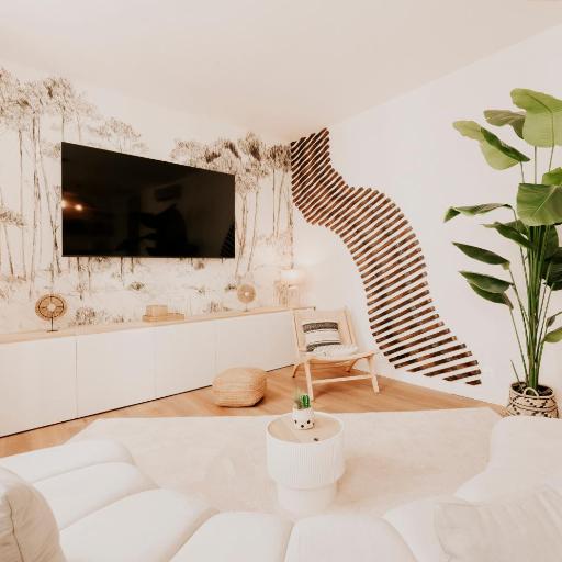 Spacious 5-Bedroom Home with Terrace, Air Conditioning and Parking, undefined