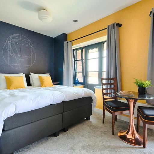 Home near city center - new bathroom & hotel bed, undefined