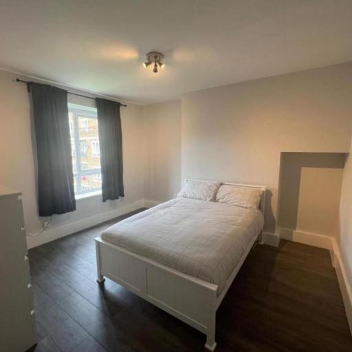 Room 4 minutes from Luton Airport, undefined