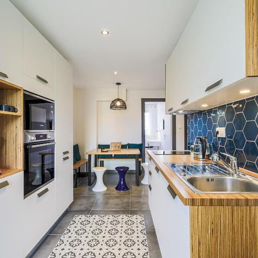 Le Smart & Cosy - T5 Spacieux et trés bien Équipé - 4 Chambres - Parking Gratuit - Wifi Fibre - Gare à 20 min - Accès Centre Facile - Jusqu'à 8 personnes, undefined