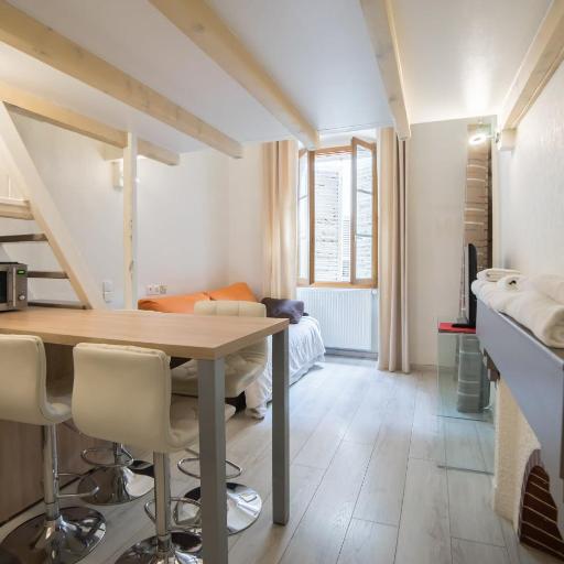 Le Semnoz - studio with mezzanine in the heart of the old town, undefined