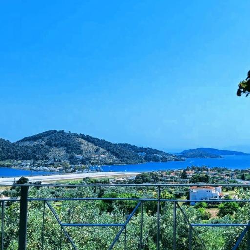 SkyFrame Apartments - Peaceful May Getaway, undefined