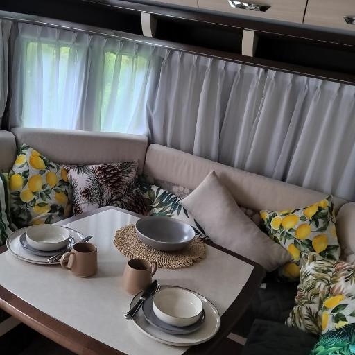 White Pearl, undefined