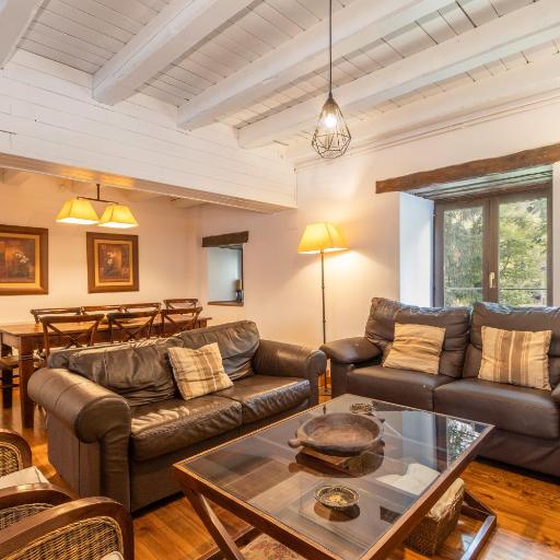 Casa aranesa en centro de Arties, undefined