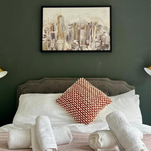 Spacious Home 7Mins to City Centre Free Parking, undefined