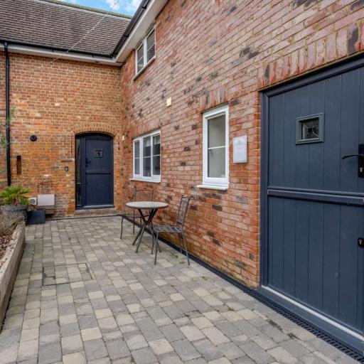 3 Bed in Newport 90245, undefined