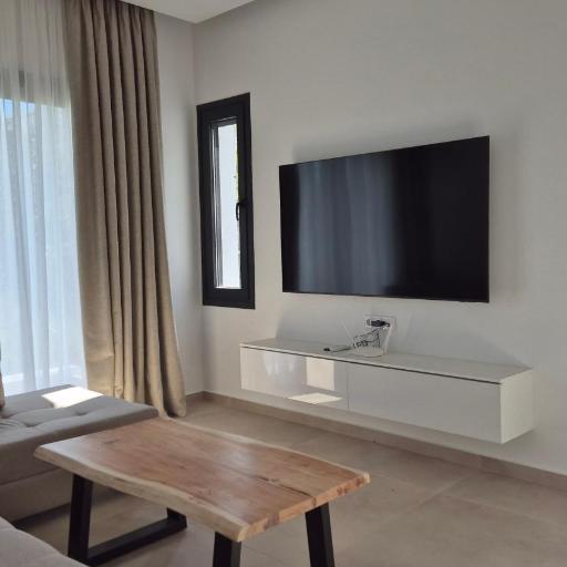 Stylish modern 1 bedrood apartment up to 4 pax, undefined