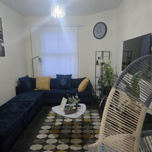 2 Bed - Sleeps 6 - Private Balcony - City Centre, undefined