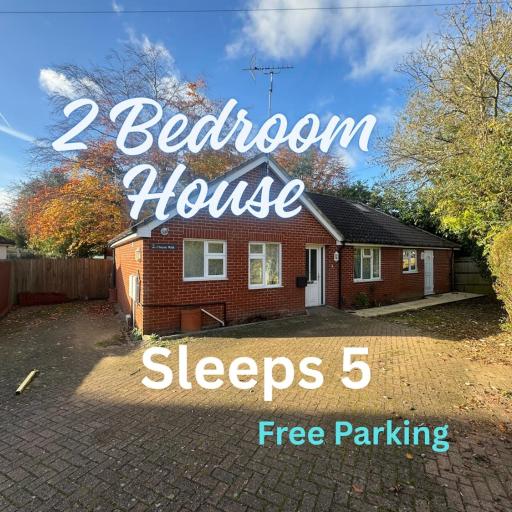 2 Bedroom-House-Sleeps 5 In Front Horley Station -Near Gatwick Airport, undefined