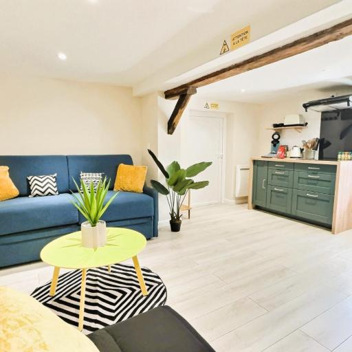 Studio cosy refait à neuf - proche aéroport et tram, undefined