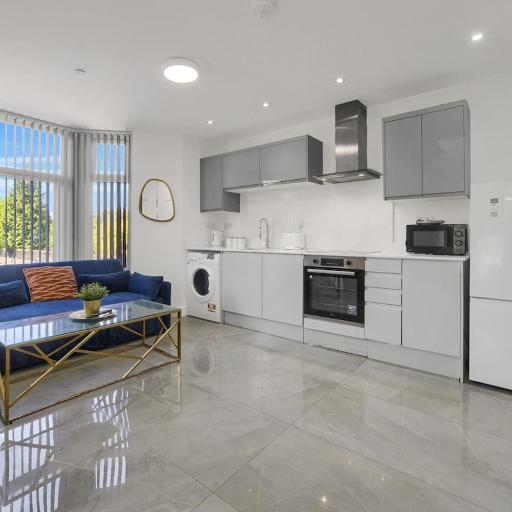 Top Floor Apt - Central & Stylish - Free Wifi, undefined