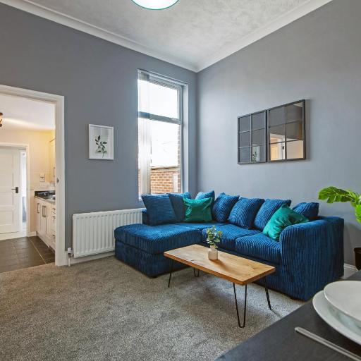 3Bed Sleeps 6 - Nr Hospital Parking & WiFi, undefined