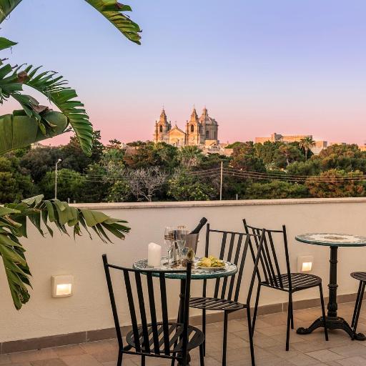 Ta' Nina Boutique, undefined