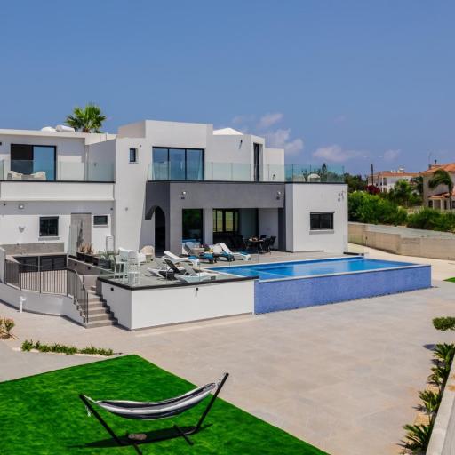 Exclusive 7-Bdr Villa with Panoramic Views & Saltwater swimming pool!, undefined