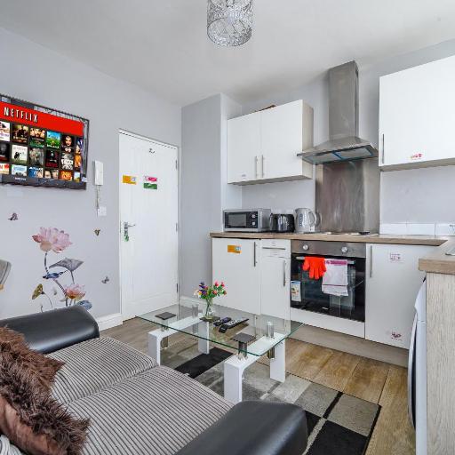 * Well equipped apartment for a relaxing cosy and luxurious fun stay + Free Parking + Free Fast WiFi *, undefined