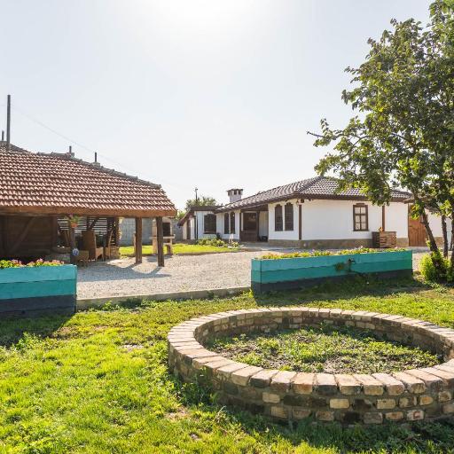 Augusta's Authentic Farm House, undefined