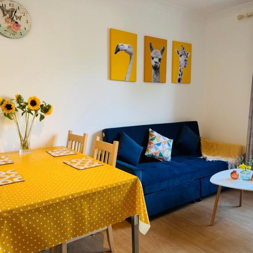 Murrayfield Maindoor flat with Free parking and Great Public transports Link, undefined