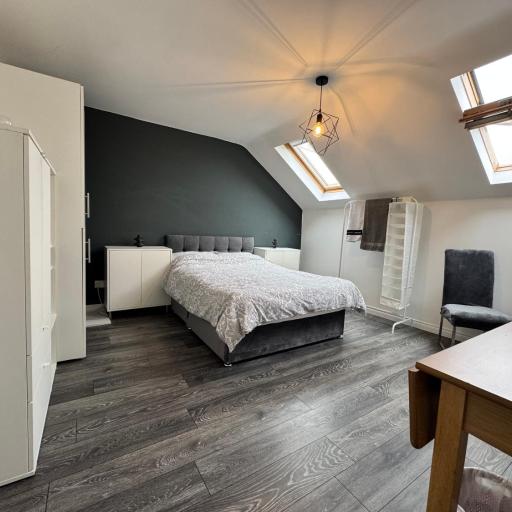 Cozy Room in Quiet Cul-de-Sac Near City Centre, undefined