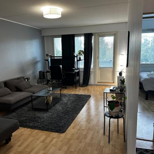 54m2 10min walk to train station 15mins train to airport and 25mins train to centre, undefined