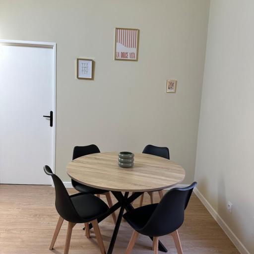 Appartement 2 chambres gare chateaucreux, undefined