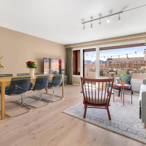 4BR Penthouse in City Center with Free Parking, undefined