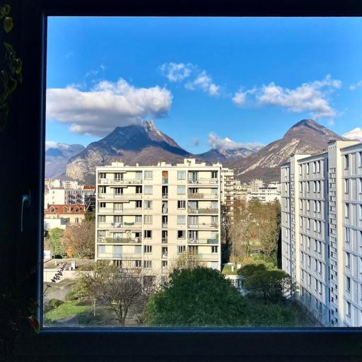 Appartement quartier calme et parking gratuit, undefined