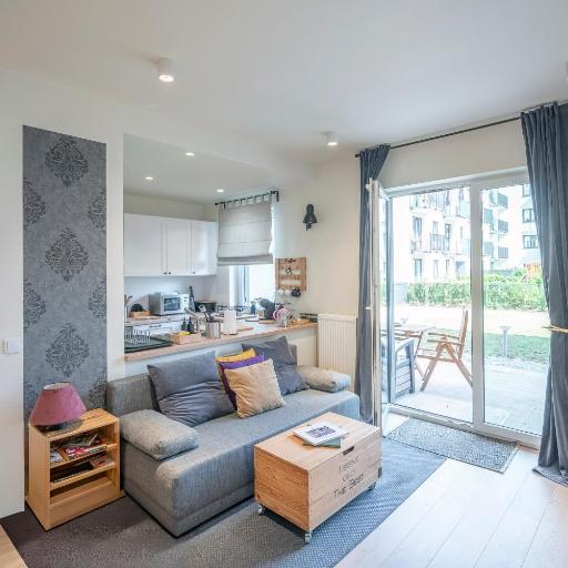 Elegant apartment with private garden, AC and garage, near airport, undefined