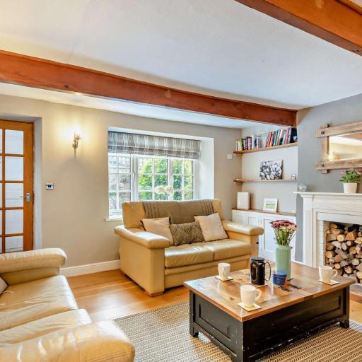 3 Bed in Weybourne KT144, undefined