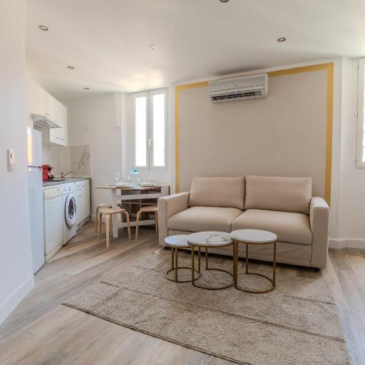 Renovated 1 bedroom - AC - City Center, undefined