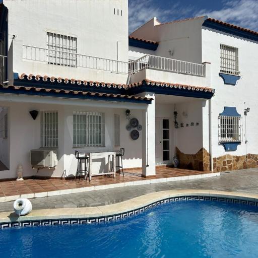 CASA RURAL MALAGA,VILLA FAMARA,10 personas,DESAYUNO ANDALUZ INCLUIDO EN EL PRECIO, undefined