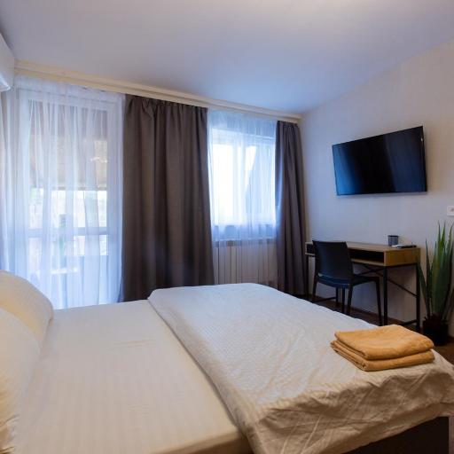 Затишна студія біля метро Площа Конституції - Харківська набережна 3, undefined