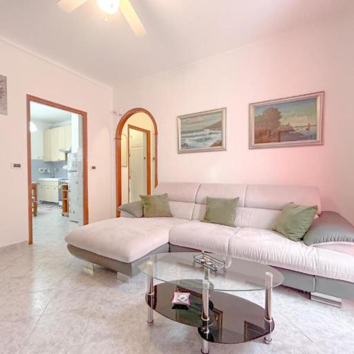 Ikea-metro 5 min Getaway Apartment, undefined